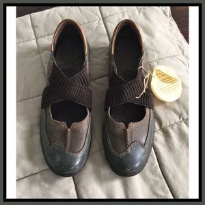 Born leather casual Mary Jane flats NWT 7 M